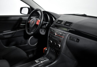 Подержанный автомобиль Mazda 3 Hatchback 2007 года (13 фото)