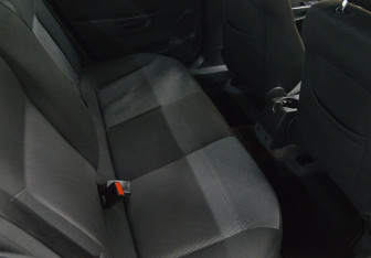 Подержанный автомобиль Opel Astra Sedan 2011 года (13 фото)