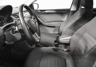 Подержанный автомобиль Skoda Rapid Liftback 2019 года (10 фото)