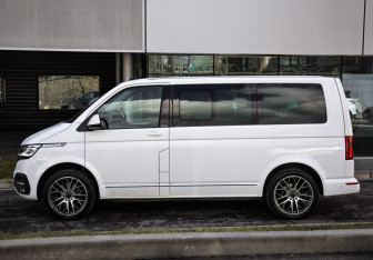 Подержанный автомобиль Volkswagen Multivan 2020 года (9 фото)