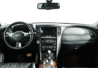 Подержанный автомобиль Infiniti FX 2012 года (13 фото)
