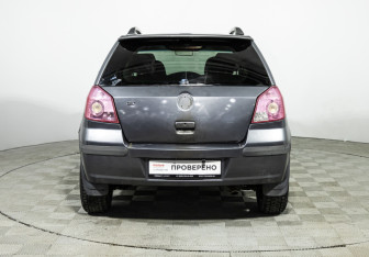 Подержанный автомобиль Geely MK Cross 2013 года (6 фото)