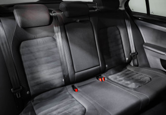 Подержанный автомобиль Volkswagen Jetta Sedan 2017 года (27 фото)