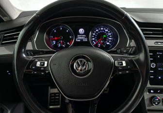 Подержанный автомобиль Volkswagen Passat Wagon 2017 года (16 фото)