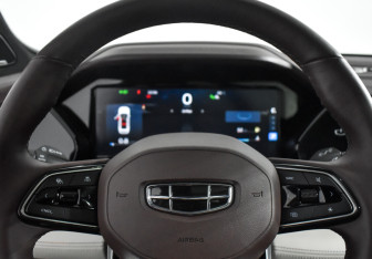 Подержанный автомобиль Geely Monjaro 2024 года (19 фото)