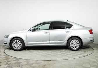 Подержанный автомобиль Skoda Octavia Liftback 2017 года (8 фото)