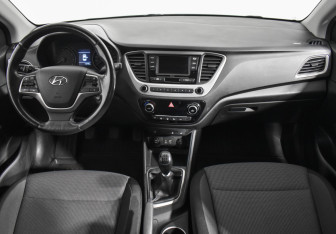 Подержанный автомобиль Hyundai Solaris Sedan 2017 года (13 фото)