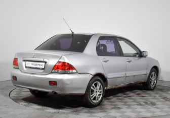 Подержанный автомобиль Mitsubishi Lancer Sedan 2007 года (5 фото)