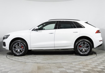 Подержанный автомобиль Audi Q8 2019 года (8 фото)