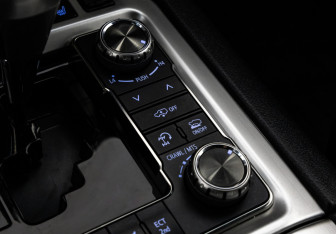 Подержанный автомобиль Toyota Land Cruiser Suv 2020 года (21 фото)