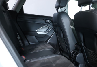Подержанный автомобиль Audi Q3 2020 года (22 фото)