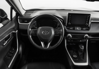 Подержанный автомобиль Toyota RAV4 2021 года (11 фото)