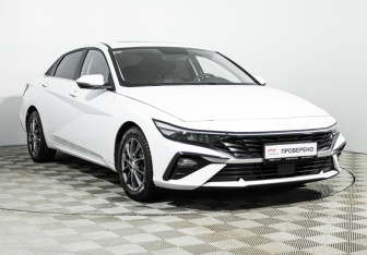 Подержанный автомобиль Hyundai Elantra Sedan 2023 года (3 фото)