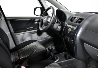 Подержанный автомобиль Suzuki SX4 Hatchback 2012 года (13 фото)