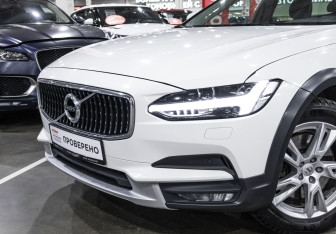 Подержанный автомобиль Volvo V90 Cross Country 2018 года (3 фото)