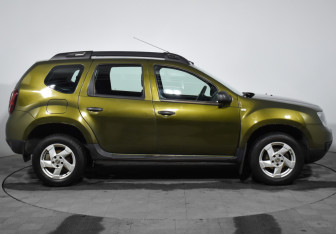 Подержанный автомобиль Renault Duster 2015 года (4 фото)