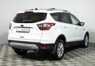 Подержанный автомобиль Ford Kuga 2018 года (5 фото)