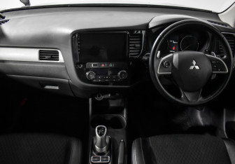 Подержанный автомобиль Mitsubishi Outlander 2013 года (10 фото)