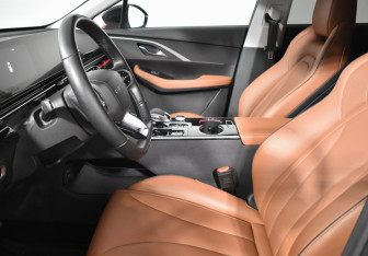 Подержанный автомобиль Omoda C5 2023 года (10 фото)