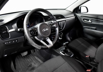 Подержанный автомобиль Kia Rio Hatchback 2020 года (9 фото)