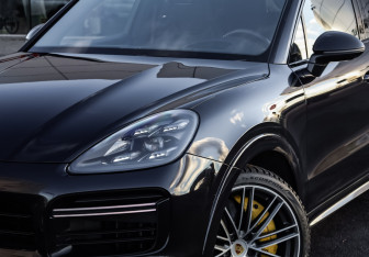 Подержанный автомобиль Porsche Cayenne 2021 года (2 фото)