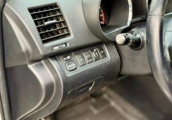 Подержанный автомобиль Toyota Highlander 2010 года (14 фото)