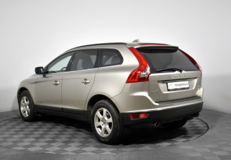 Подержанный автомобиль Volvo XC60 2011 года (7 фото)