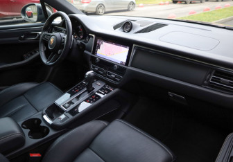 Подержанный автомобиль Porsche Macan 2023 года (11 фото)
