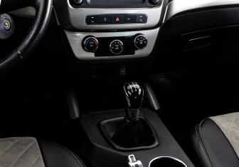 Подержанный автомобиль Geely Emgrand X7 2016 года (13 фото)