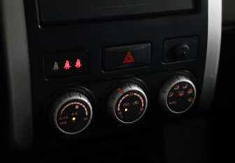 Подержанный автомобиль Nissan X-Trail 2008 года (14 фото)