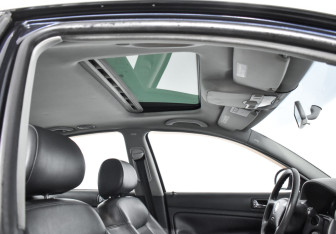Подержанный автомобиль Volkswagen Passat Sedan 2004 года (17 фото)
