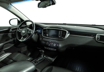Подержанный автомобиль Kia Sorento 2016 года (9 фото)