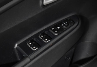 Подержанный автомобиль Kia Rio Sedan 2017 года (10 фото)