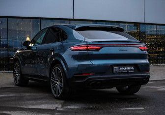 Подержанный автомобиль Porsche Cayenne 2020 года (9 фото)