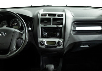 Подержанный автомобиль Kia Sportage 2008 года (14 фото)