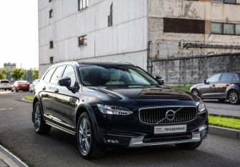 Подержанный автомобиль Volvo V90 Cross Country 2017 года (5 фото)