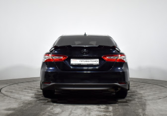 Подержанный автомобиль Toyota Camry Sedan 2021 года (6 фото)
