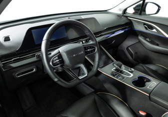 Подержанный автомобиль Omoda C5 2024 года (11 фото)