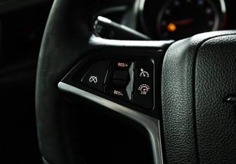 Подержанный автомобиль Opel Astra Hatchback 2013 года (16 фото)