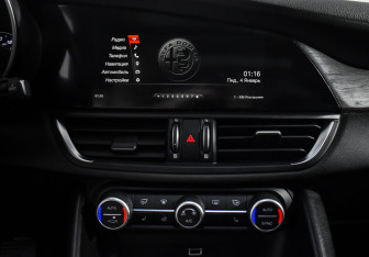 Подержанный автомобиль Alfa Romeo Giulia 2018 года (20 фото)