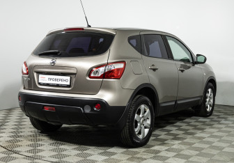 Подержанный автомобиль Nissan Qashqai 2010 года (5 фото)