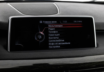 Подержанный автомобиль BMW X5 2016 года (22 фото)