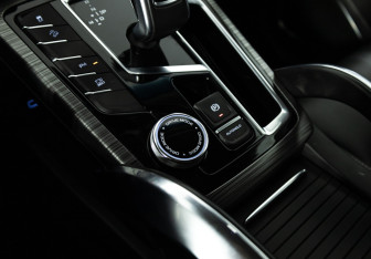 Подержанный автомобиль Geely Atlas Pro 2024 года (18 фото)