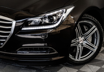 Подержанный автомобиль Hyundai Genesis 2015 года (2 фото)