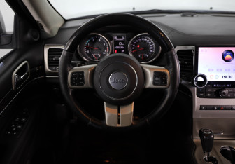 Подержанный автомобиль Jeep Grand Cherokee 2012 года (10 фото)