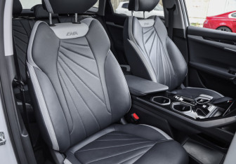 Подержанный автомобиль Geely Atlas 2024 года (32 фото)