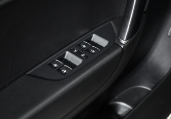 Подержанный автомобиль Volkswagen Touareg 2015 года (17 фото)