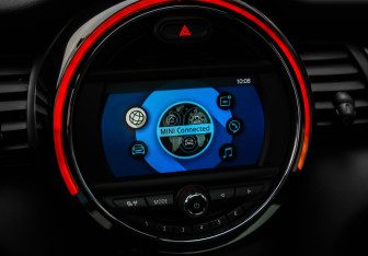 Подержанный автомобиль MINI Hatch 2019 года (14 фото)