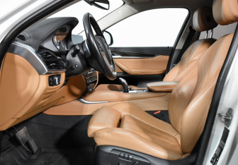 Подержанный автомобиль BMW X6 2016 года (11 фото)