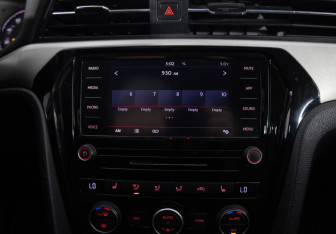 Подержанный автомобиль Volkswagen Passat Sedan 2020 года (14 фото)